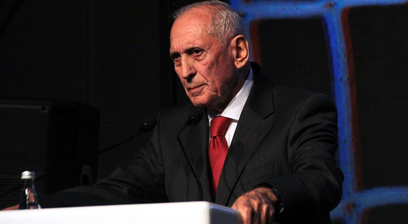 Türk futbolunun efsane ismi Özkan Sümer hayatını kaybetti