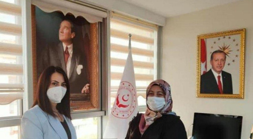 Atatürk portresinin önüne perde çekti!