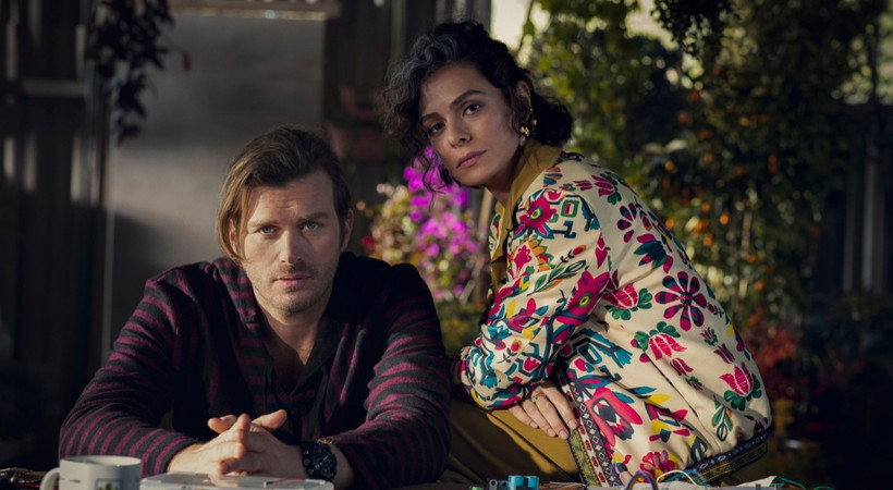 Kıvanç Tatlıtuğ ve Özge Özpirinçci'yi buluşturan Netflix dizisinden ilk kareler!