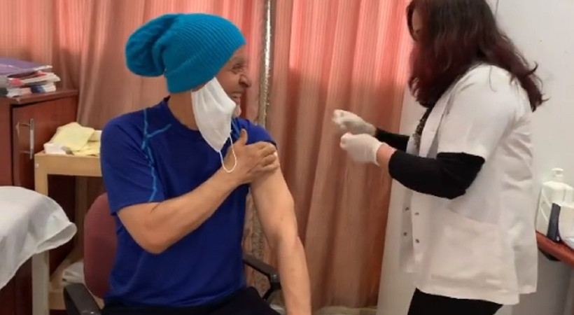Ünlü oyuncu aşı oldu, meydan okudu