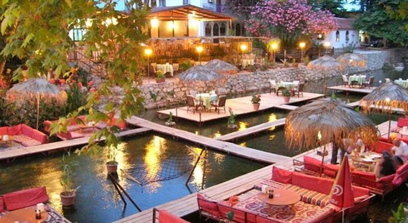 Ünlü isimlerin uğrak noktası Akdeniz’de huzurlu tatil için Adrasan’da konaklama seçenekleri