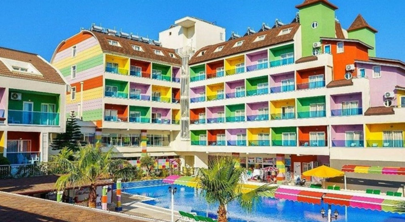 Ünlü Sanatçıların Tercihi Antalya’da Harika Bir Tatil Geçirin: Blue Paradise Side Otel