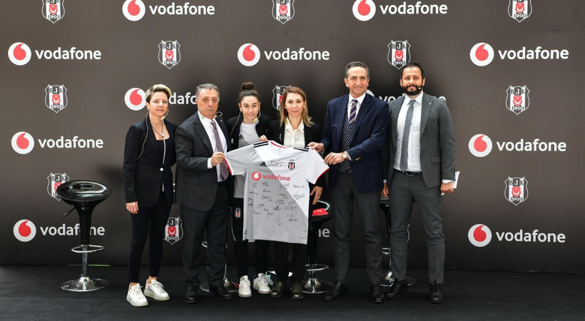 Vodafone, Beşiktaş Kadın Futbol Takımı'na isim ve forma sponsoru oldu