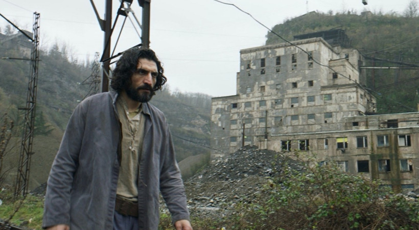 Erdem Tepegöz’ün ödüllü filmi Gölgeler İçinde festival yolculuğuna devam ediyor!