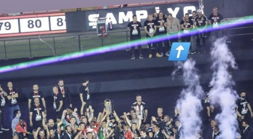 Sitemkar paylaşım... Beşiktaş’ın kupa töreninde dikkat çeken görüntü!