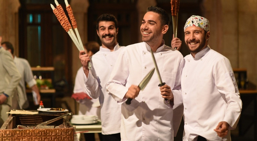 Kadir Doğulu, Aşkın Tarifi için kebap hazırladı!