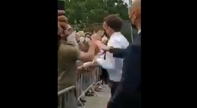 Fransa Cumhurbaşkanı Macron’a tokat!
