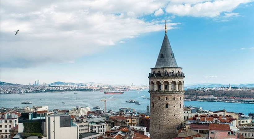 İşletmesi İBB'den alınarak Kültür ve Turizm Bakanlığı'na verilen Galata Kulesi'ne giriş ücreti 30 liradan 100 liraya yükseltildi.
