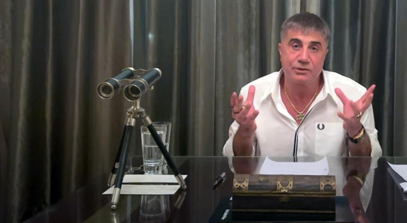 "İnsanların milli ve dini duygularını tahrik edip iç savaş çıkarma amacının en büyük parçası, 15 Temmuz sonrasında da el altından birçok yapıya dağıttırdığın bu silahlardır''