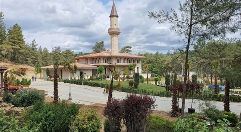 92 dönümlük arazide 640 milyon lira harcanarak 3 yılda tamamlanan Yazlık Saray'ın son fotoğrafları ortaya çıktı...