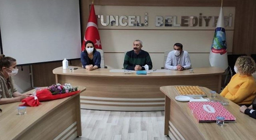 Tunceli Belediyesi'nde en düşük maaş 5 bin lira oldu... "Komünist başkan" Fatih Mehmet Maçoğlu yüzde 40 zam yaptı...