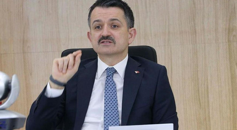 Tarım ve Orman Bakanı Bekir Pakdemirli’nin vatandaşların telefonlarına attığı mesaj ortalığı karıştırdı.