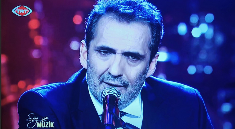Yaşadığı mikrofon sorunu nedeniyle canlı yayında TRT ekibini eleştiren Muazzez Ersoy, TRT Müzik'teki programına devam etti.