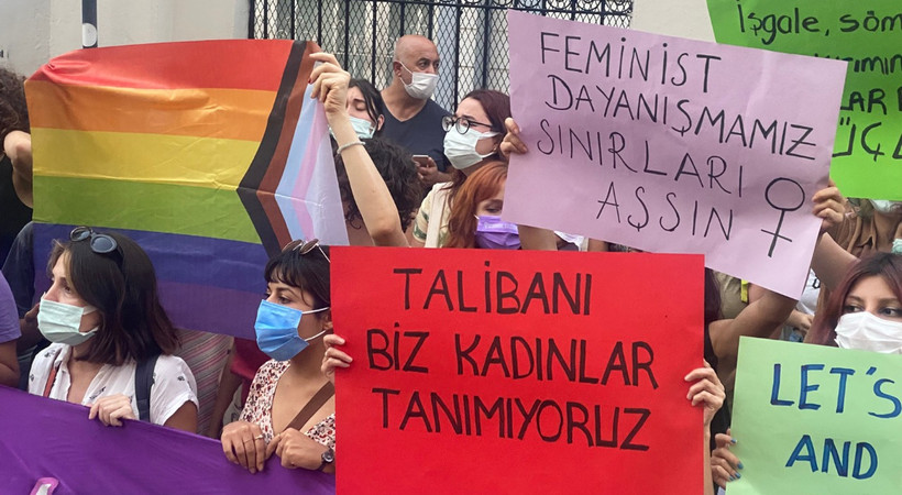 Kadınlar, Taliban'a karşı Kadıköy'de bir araya geldiler