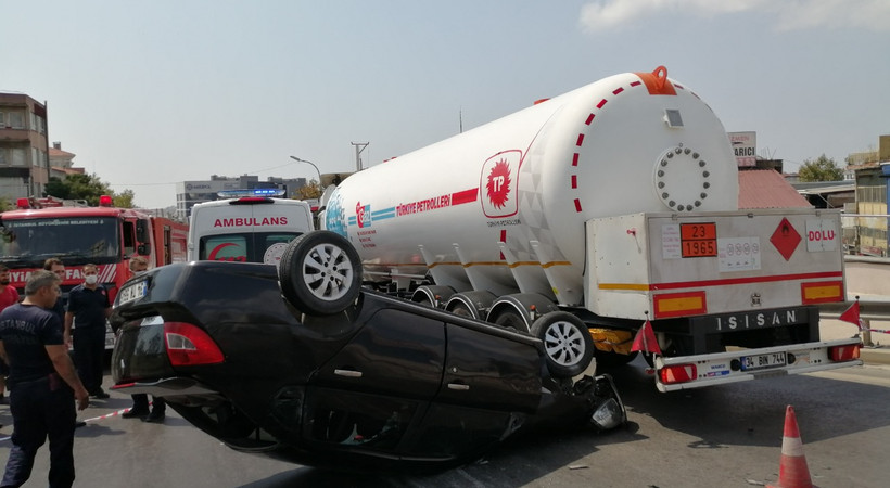 Petrol yüklü tankere çarptı