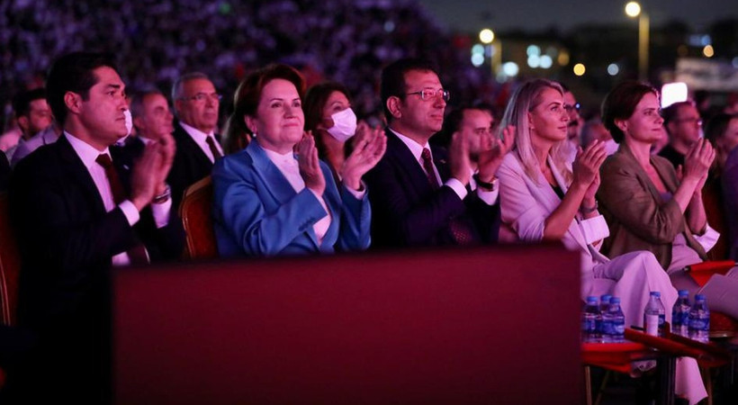 Meral Akşener, Ekrem İmamoğlu'na övgüler yağdırdı: 1453'te Fatih aynı senin gibi...