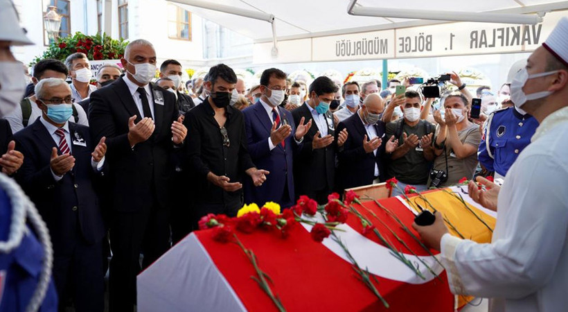 Ferhan Şensoy Teşvikiye'de kılınan cenaze namazı sonrası son yolculuğuna uğurlandı