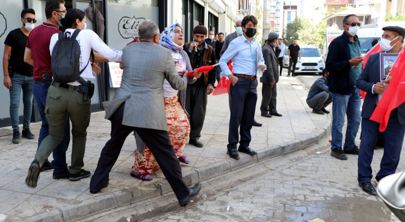 HDP'liler eylemi müzikle bastırdı, ortalık karıştı! Van'da HDP binası önünde gerilim
