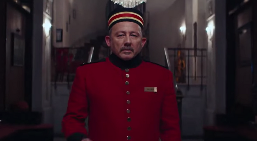 Bir Sergen Yalçın'ın oynadığı reklama bakın, bir Mustafa Denizli'nin... Şampiyon takımın hocasına kılıktan kılığa girmek yakışmadı... Cengiz Semercioğlu yazdı...