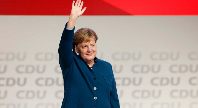 Almanya'da yeni dönem başlıyor. 16 yıllık Angela Merkel dönemi bitti,  'trafik lambası' koalisyonu kuruldu