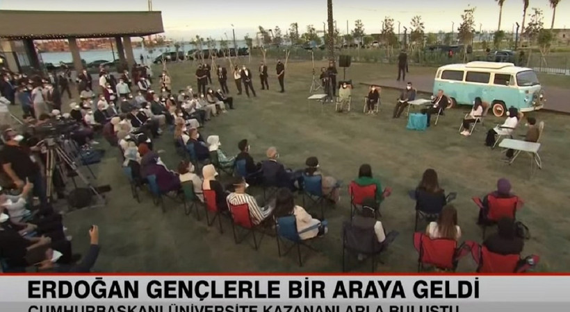 Gençlerle Şiir Gecesi'nden sonra bu kez de Gençlerle Sohbet için kanallar yayınlara ara verdiler