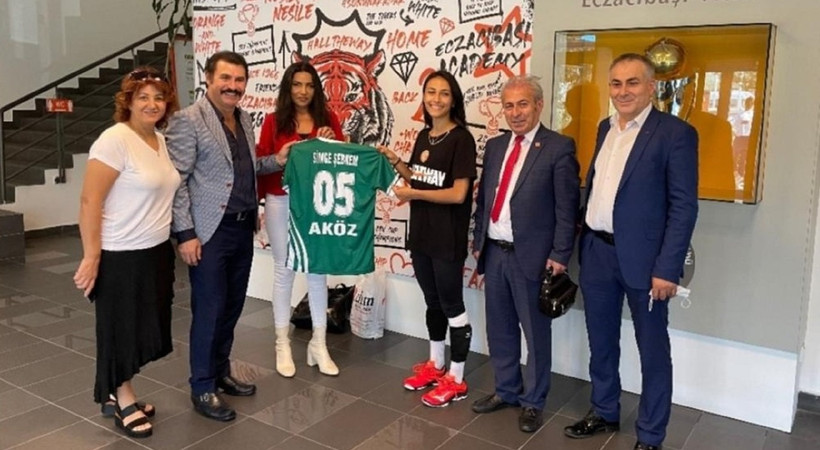 Filenin Sultanı Simge'ye anlamlı ödül