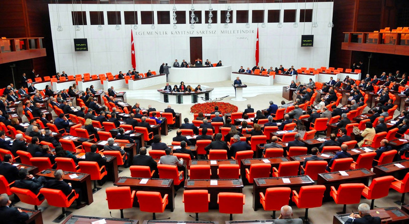 AK Partili üç vekilden CHP'li milletvekiline teşekkür! 'O konuşma bazı AKP'lileri mutlu etmiş...'