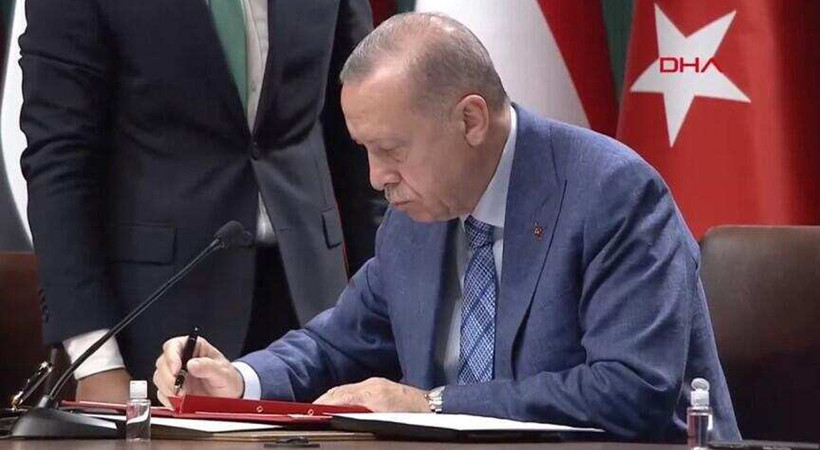 Resmi Gazete'de yayımlandı! Sağlık Bakanlığı ve Milli Eğitim Bakanlığı'nda bomba görevden almalar...