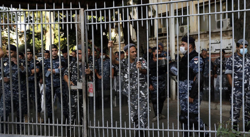Beyrut'ta 2020 liman patlamasına yönelik protestoda çatışma çıktı; en az altı kişi hayatını kaybetti