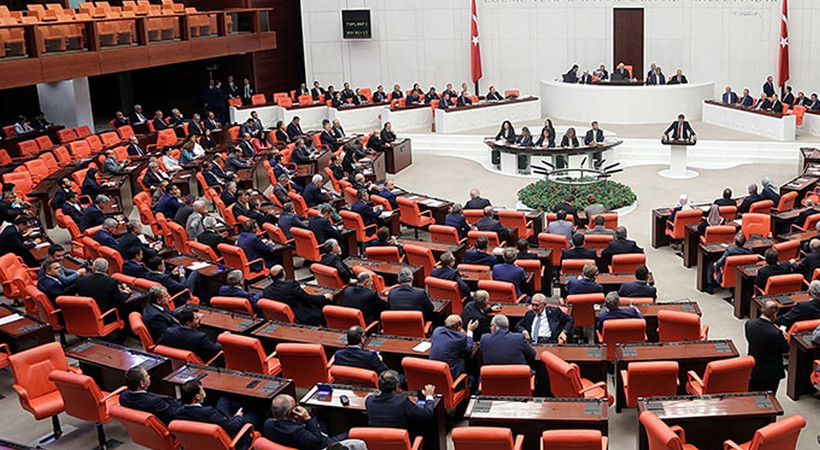 835 bin esnafa vergi müjdesi! Küçük esnafa vergi muafiyeti getiren yasa Meclis'te kabul edildi