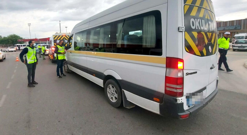 İzmir'de servisçilerin ikiz plaka oyununu polis ortaya çıkardı