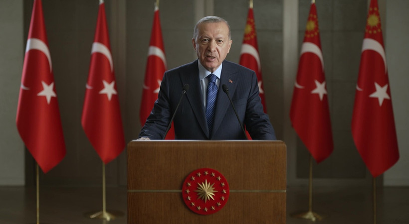 Erdoğan'dan sosyal medya açıklaması: Milli güvenliğini tehdit eder konuma gelmiştir