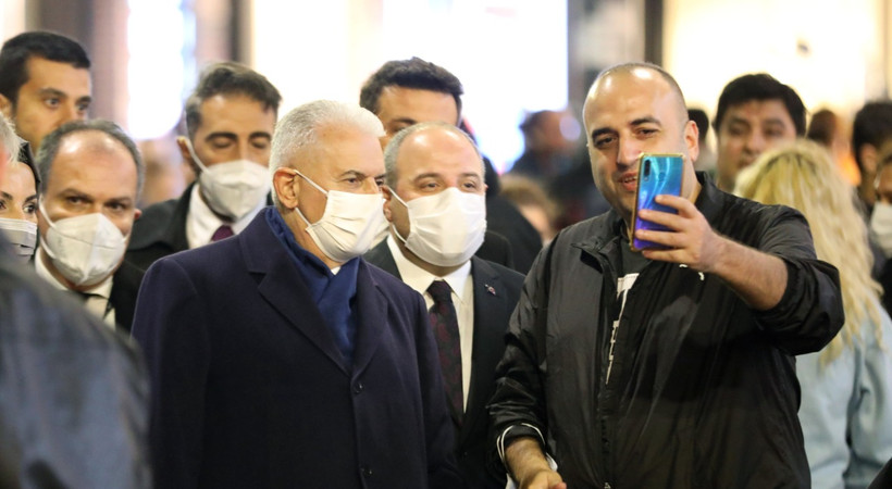 Binali Yıldırım ve Mustafa Varank İstiklal Caddesi'ne takıldılar