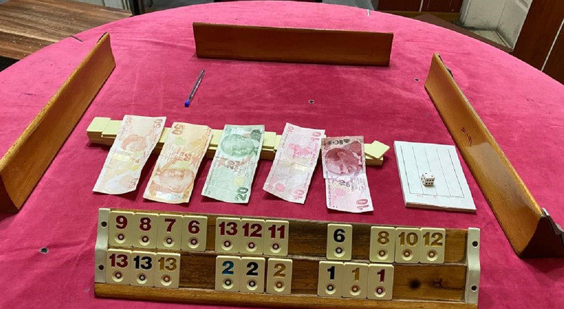 Eskişehir'de 2 derneğe kumar baskını: 84 kişi yakalandı