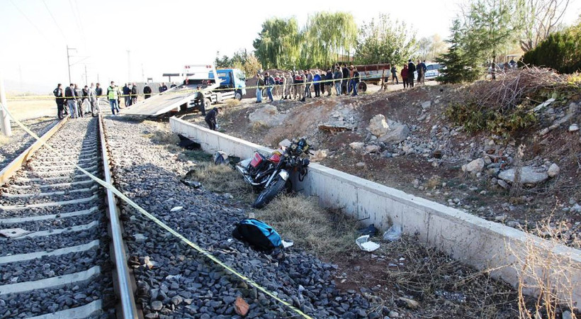 Adıyaman'da feci kaza. Yük treni motosikleti biçti, 2 kişi hayatını kaybetti