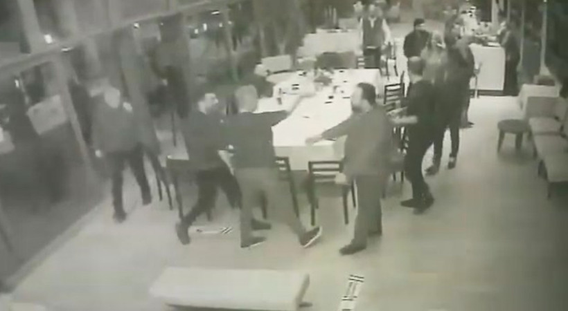 Cengiz Kurtoğlu'ndan iş insanına bıçaklı saldırı! Flaş iddia kameralara yansıdı