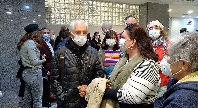 'Cumhurbaşkanına hakaret' suçlamasıyla hakim karşısına çıkan Genco Erkal, beraatini istedi; mahkeme duruşmayı 11 Mart'a erteledi