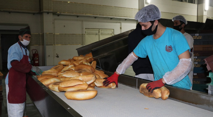 Ekmeğin 2.5 liradan satılmasına validen veto. Esnaf ve Sanatkar Odaları Birliği Başkanlığı karar aldı, vali karşı çıktı