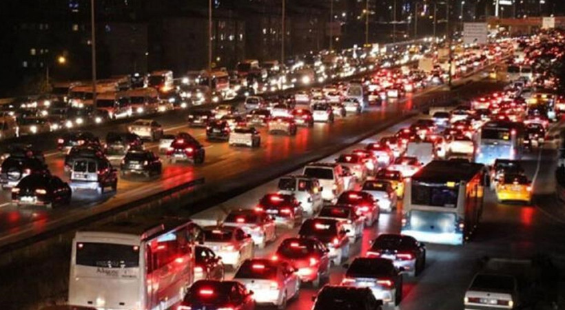 İstanbul'da trafik kilitlendi! Durma noktasına geldi