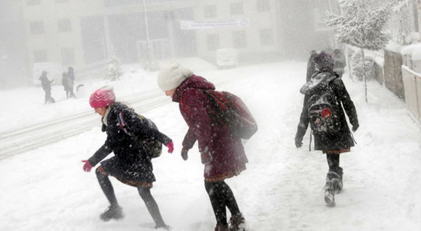 Kar yağışı tüm yurtta etkili oluyor, okullar tatil edildi