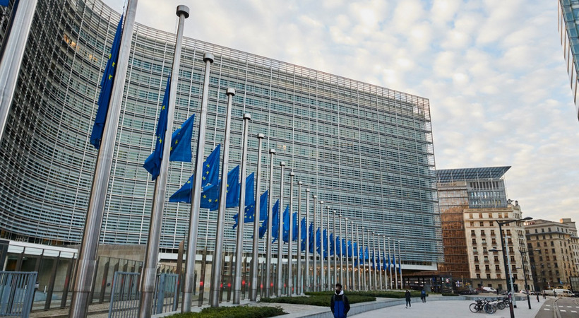 Avrupa Komisyonu, Avrupa Parlamentosu Başkanı David Sassoli'nin ölüm haberi üzerine AB bayrakları yarıya indirildi