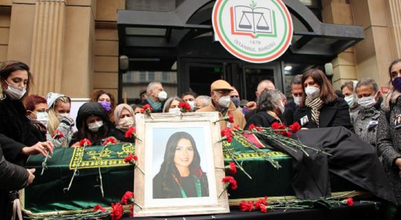 Öldürülen Avukat Dilara Yıldız için İstanbul Barosu önünde tören düzenlendi