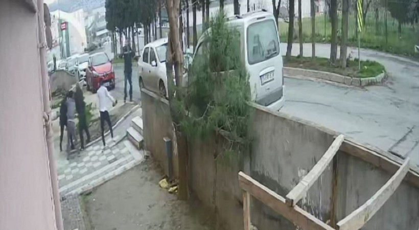 Büyükçekmece'de kaçak elektrik kullanıldığı tespit edilen binaya gelen elektrik dağıtım şirketi çalışanlarına saldırı... Elektriği kesmeye gelen görevlilere 'mınçıkalı' dayak