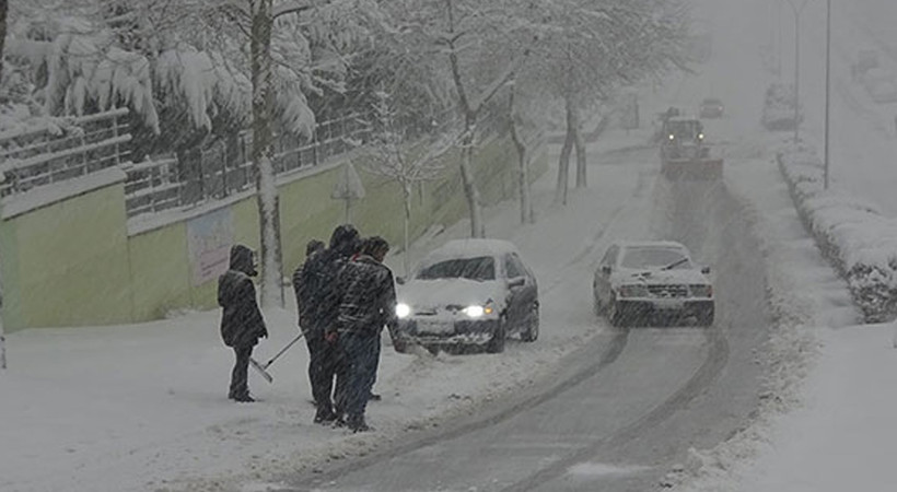 Ankara Valiliği'nden aşırı soğuk ve kar yağışı uyarısı geldi. Evden çıkacaklar dikkat! Tarih ve saat verildi