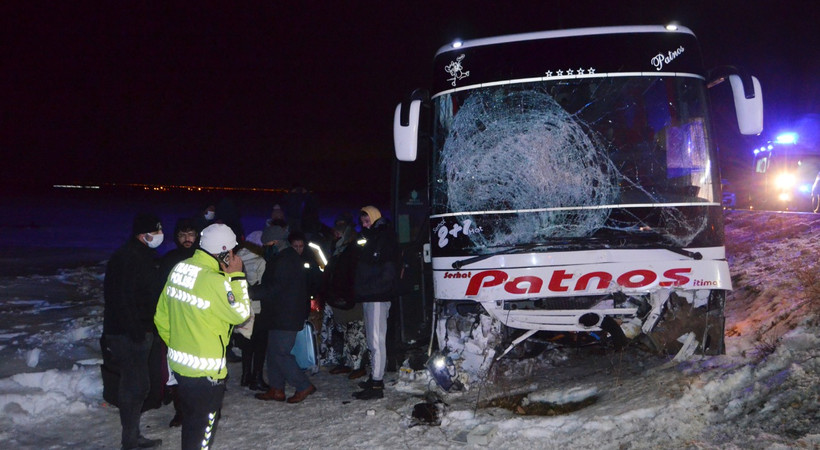 Ağrı'dan Muğla'ya giden Patnos İtimat'a ait yolcu otobüsü kaza yaptı