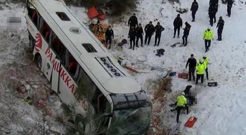 İstanbul'da otobüs şarampole yuvarlandı! K.Marmara Otoyolu Reşadiye Mevkii'nde şarampole yuvarlanan otobüste ölü ve yaralılar var