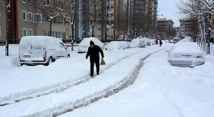 Kar yağışının etkili olduğu İstanbul'da Vali Yerlikaya'dan vatandaşlara önemli uyarı: Zorunlu olmadıkça trafiğe çıkmayalım