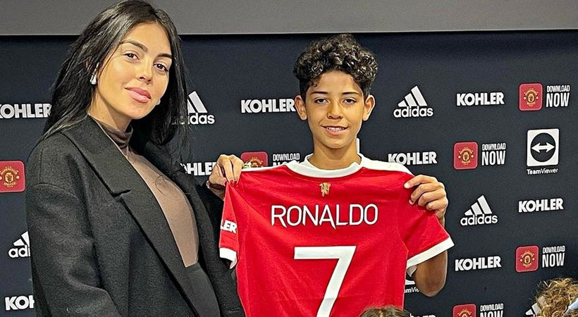 Manchester United Ronaldo JR’ı transfer etti