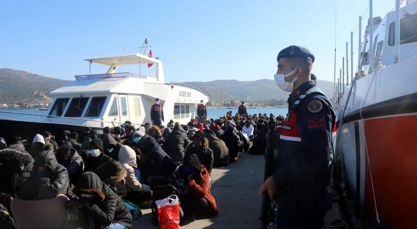 Jandarma, MİT, Sahil Güvenlik'ten ortak operasyon. İHA tespit etti,  197 göçmen ile 4 organizatör yakalandı