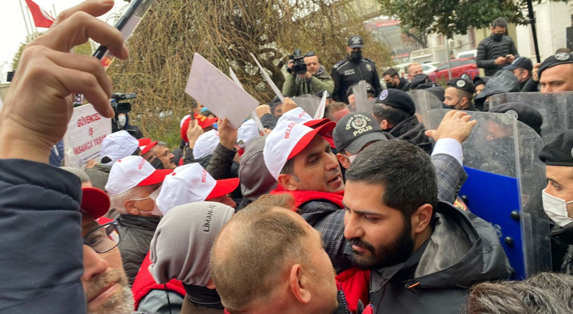 Bakırköy Belediyesi'ne işten çıkarma protestosu! Bakırköy Belediyesi'nde görev yapan 8 taşeron ile 10 kadrolu personel için eylem